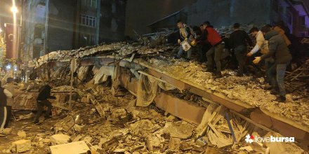 Adana'da 7,4'lük Depremde 17 Katlı ve 14 Katlı Binalar Tamamen Yıkıldı 