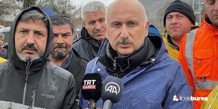 Adil Karaismailoğlu: 160 kişilik ekibimiz arama kurtarma faaliyetlerine devam ediyor