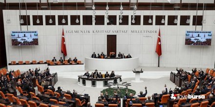 AK Parti, Kahramanmaraş-Pazarcık merkezli depremlerden etkilenen şehirlerde yapılan çalışmaları değerlendirmek için TBMM'de toplandı.