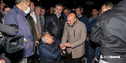 Meydana gelen büyük depremlerden sonra hayatını kaybeden depremzedeler İzmir'de 'Sessiz Çığlık' adıyla anıldı!