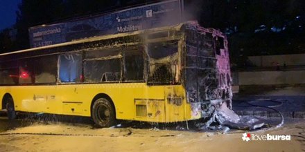 Park halindeki İETT otobüsü yandı!