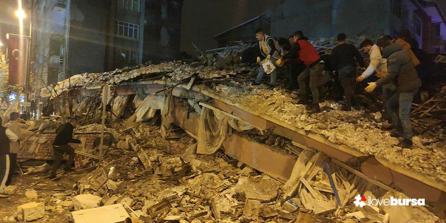 Adana'da 7,4'lük Depremde 17 Katlı ve 14 Katlı Binalar Tamamen Yıkıldı 