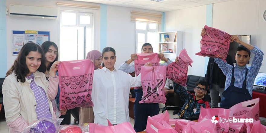 Batman Özel Eğitim Meslek Okulunun öğrencileri, afetzedeler için hediye paketleri hazırladı!