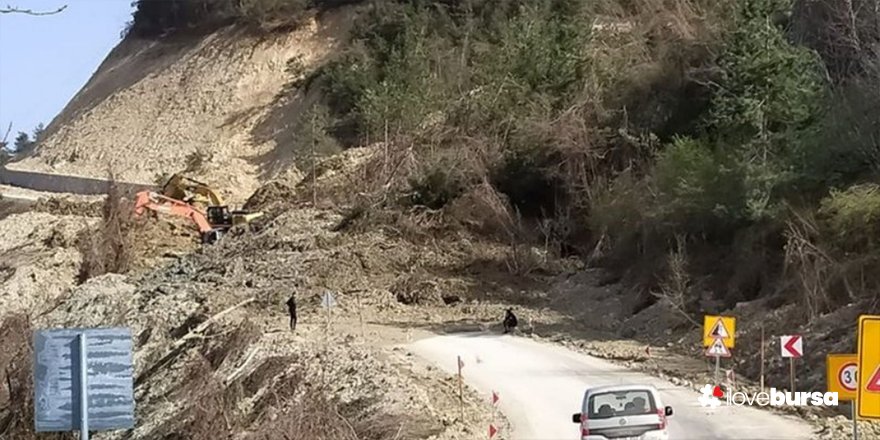 Gümüşhane- Trabzon kara yolunda gerçekleşen heyelan!