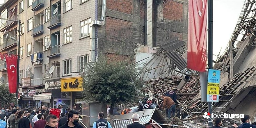 Malatya’da 6 katlı bina yıkıldı.