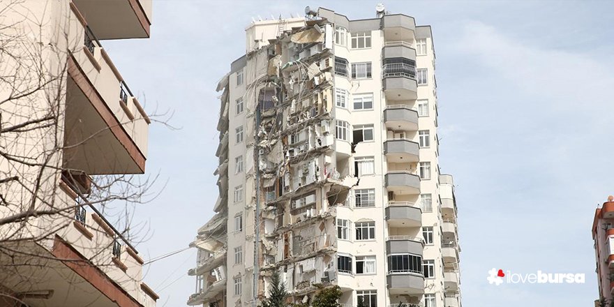 Riskli binalar 4 aşamada yenileniyor.