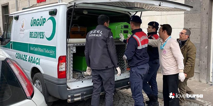 Yeni evlenen çift, balayı yaptıkları otelin odasında ölü olarak bulundu.